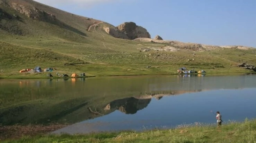 37 yaşındaki şahıs Serinlemek için girdiği gölde boğuldu.