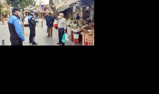 Sokağa çıkmama konusunda bilgilendiriliyorlar