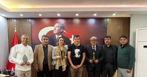 Altın Lale Vakfı&rsquo;ndan Deprem G&ouml;n&uuml;ll&uuml;lerine Anlamlı &Ouml;d&uuml;l