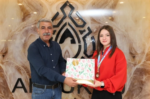 Amak, Mardin’in Gururu Türkiye Şampiyonu Sporcuyu Ağırladı