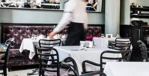 Bakanlık Harekete Ge&ccedil;ti: Restoranlarda Ek &Uuml;cret D&ouml;nemi Sona Eriyor