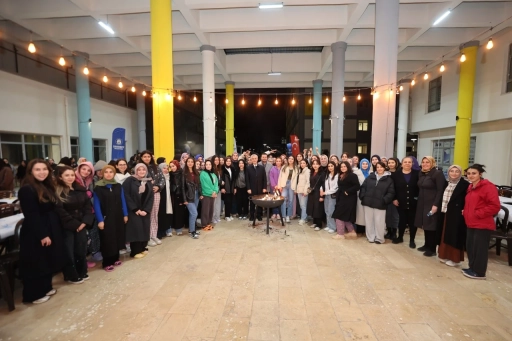 Başkan Tahmazoğlu &Ouml;ğrencilerle Sahur Sofrasında Buluştu