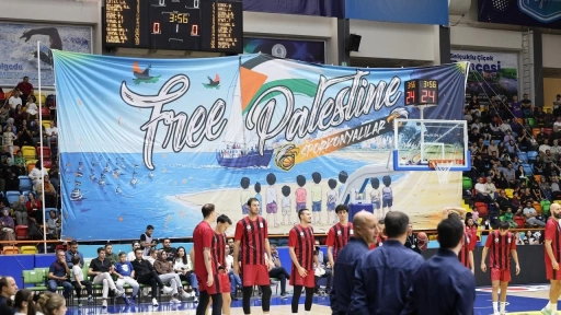 Basket maçında Gazze'ye büyük destek! Sumud koreografisi