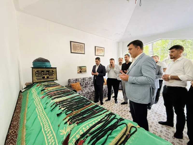 Bünyamin Bozgeyik’ten Saçaklızade Mehmet Efendi Türbesi’ne Anlamlı Ziyaret