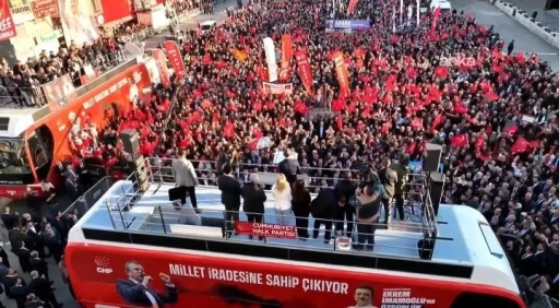 CHP Genel Başkanı Özgür Özel’den Kilis’e Özel Hediye: Milli Takımdan İmzalı Forma
