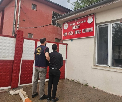 Düğün Salonun da Saz Çalarken Yakalandı