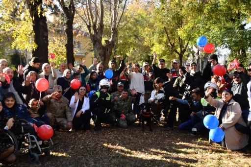 Engelliler G&uuml;n&uuml;nde jandarmadan Anlamli Ziyaret