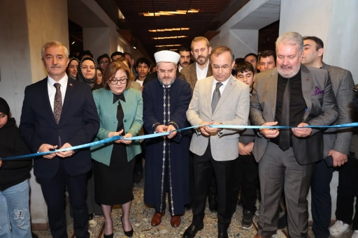 Gaziantep B&uuml;y&uuml;kşehir Belediyesi Ev Sahipliğinde Mukaddes Emanetler Sergisi A&ccedil;ıldı