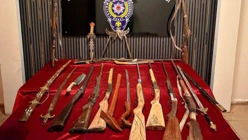 Gaziantep Emniyetinden şok baskın! Evden adeta cephanelik çıktı!