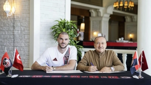 Gaziantep FK&rsquo;da Nihad Mujakic resmen imzayı attı