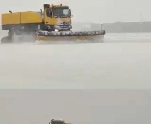 Gaziantep Havalimanı&rsquo;nda Karla M&uuml;cadele Aralıksız S&uuml;r&uuml;yor