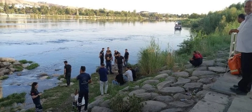Gaziantep’te Baraj Göletine Giren 17 Yaşındaki Genç Boğulma Tehlikesi Geçirdi
