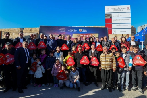Gaziantep&rsquo;te &Ccedil;ift&ccedil;ilere Trafik G&uuml;venliği Desteği Reflekt&ouml;r Dağıtımı Başladı