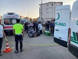 Gaziantep&rsquo;te iş makinesiyle &ccedil;arpışan motosikletin s&uuml;r&uuml;c&uuml;s&uuml; hayatını kaybetti