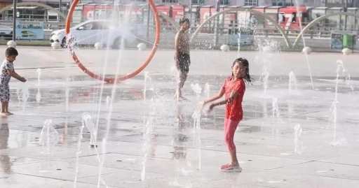Gaziantep'te sıcaktan bunalan vatandaşlar Şahinbey parklarında serinliyor