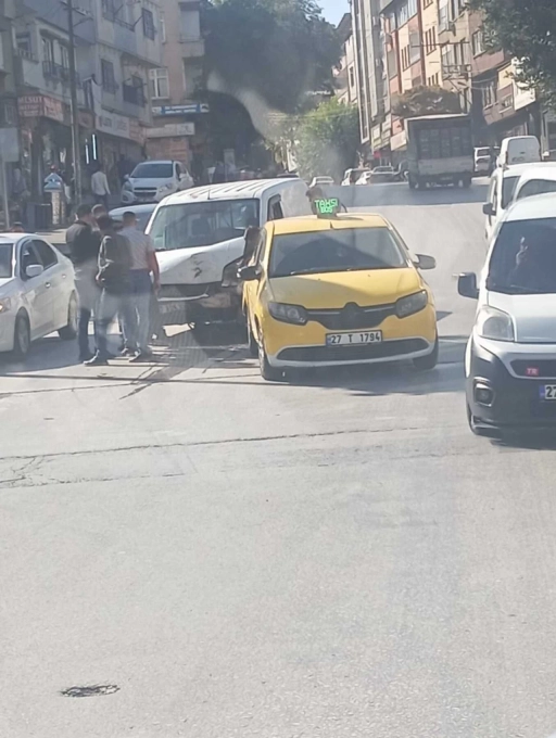 Gaziantep’te Ticari Taksi Kaza Yaptı
