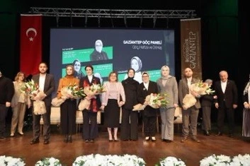 Gaziantep&rsquo;te &ldquo;Yeşil Otob&uuml;s&rdquo; Belgeselinin İlk G&ouml;sterimi Yapıldı