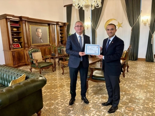 Gaziantepli Emniyet M&uuml;d&uuml;r&uuml; Nevzat G&uuml;neş&rsquo;e Anlamlı Takdir, İskenderun&rsquo;da G&uuml;venin ve Huzurun Mimarı