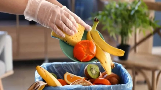 Gıda İsrafı Uyarı Sofraların &Uuml;&ccedil;te Biri &Ccedil;&ouml;pe Gidiyor