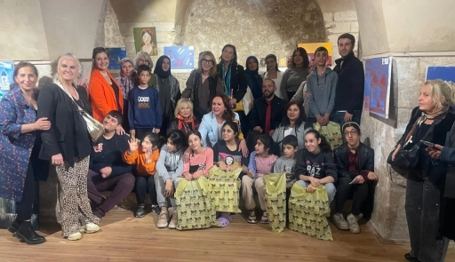 Guinness Rekorlar Kitabına Giren Mardinli Çocukların Resimleri Mardin’de Sergilendi