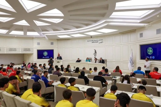 BAŞKAN ŞAHİN, GAZİANTEP BELEDİYE SPOR KUL&Uuml;B&Uuml;&rsquo;N&Uuml;N BAŞARILI SPORCULARIYLA BİR ARAYA GELDİ