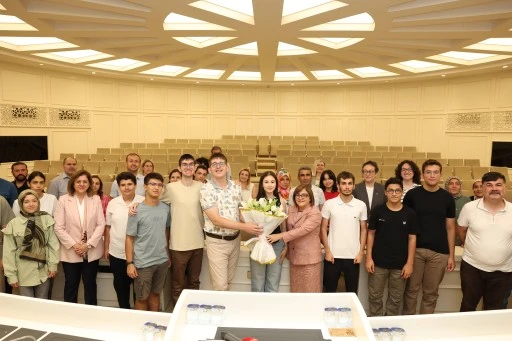 BAŞKAN ŞAHİN, G&Ouml;N&Uuml;L COĞRAFYASI BOSNA HERSEK&rsquo;İ GEZEN GEN&Ccedil;LERİ AĞIRLADI