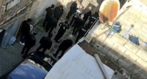 Hırsızlık i&ccedil;in eve giren &uuml;vey kardeşin boğmaya &ccedil;alıştığı kadın hastanede hayatını kaybetti