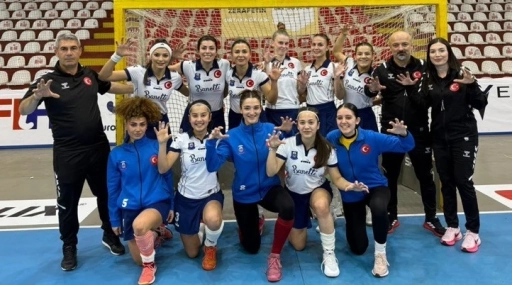 Hokeyde Polisg&uuml;c&uuml; Fırtınası: İki Takım da Finalde