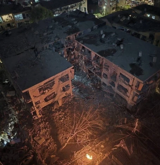 İSRAİL&rsquo;DE BALİSTİK F&Uuml;ZE FELAKETİ: ARAD&rsquo;A DOĞRUDAN İSABET 4 BİNA &Ccedil;&Ouml;KT&Uuml;...