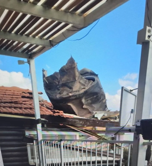 İsrail'de f&uuml;ze alarmı hız kesmiyor,F&uuml;ze Alarmı: Par&ccedil;alanan F&uuml;zeler Tehlikeyi Artırıyor