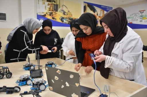 Kadınlar &ccedil;ocuklarıyla hayallerini tasarlıyor