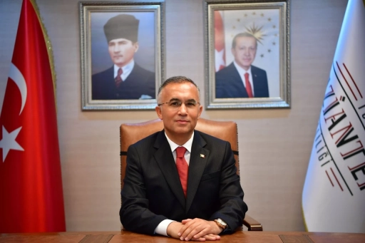 Kemal &Ccedil;eber&rsquo;den Kadir Gecesi Mesajı: Zamanın Kalbine D&uuml;şen Nur