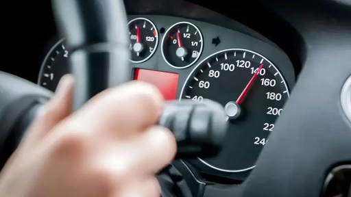 K&uuml;&ccedil;&uuml;k Otomobillere 117 km/sa Hız Sınırı &Ouml;nerisi Otomobil D&uuml;nyasını Karıştırdı