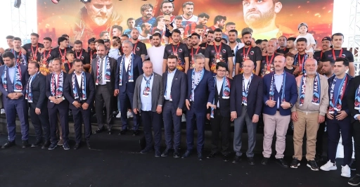 Mardin 1969 Spor, şampiyonluk kupasını aldı