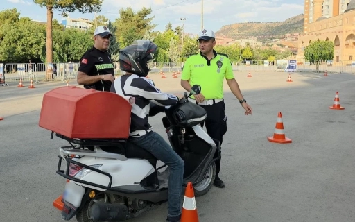 Mardin Emniyetinden Motosiklet Sürücülerine “Güvenli Sürüş” Eğitimi: