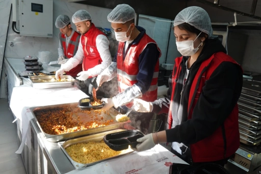&Ouml;kkeşiye İmareti&rsquo;nde vakıf sofrasında &ouml;ğrenciler ve vatandaşlar buluştu