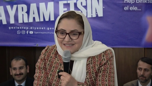 Ramazan Bayramı &ouml;ncesi yetim &ccedil;ocukların y&uuml;zleri g&uuml;ld&uuml;r&uuml;ld&uuml;