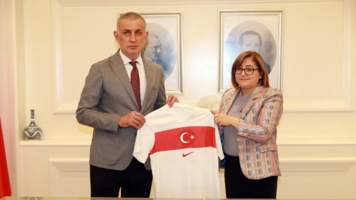 Şahin’den, Hacıosmanoğlu'na şaşırtan sürpriz