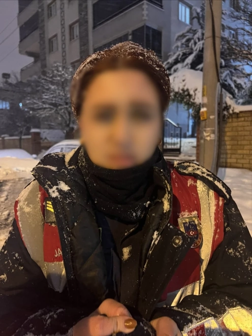 Sahte Jandarma Kıyafetiyle Vatandaşları Yanıltan Şahıs Yakalandı