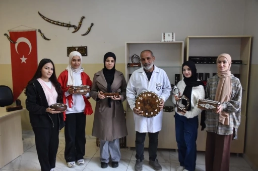 Sedef kakma sanatı kadın h&uuml;neriyle buluştu