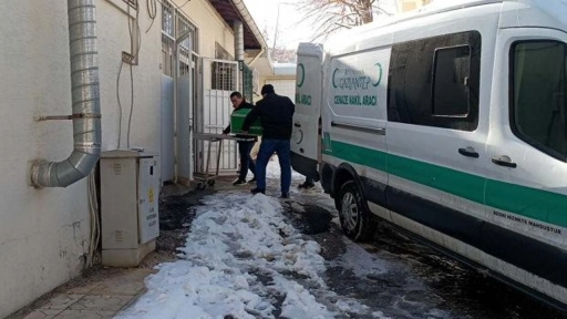 Tartıştığı komşusunu &ouml;ld&uuml;rd&uuml;