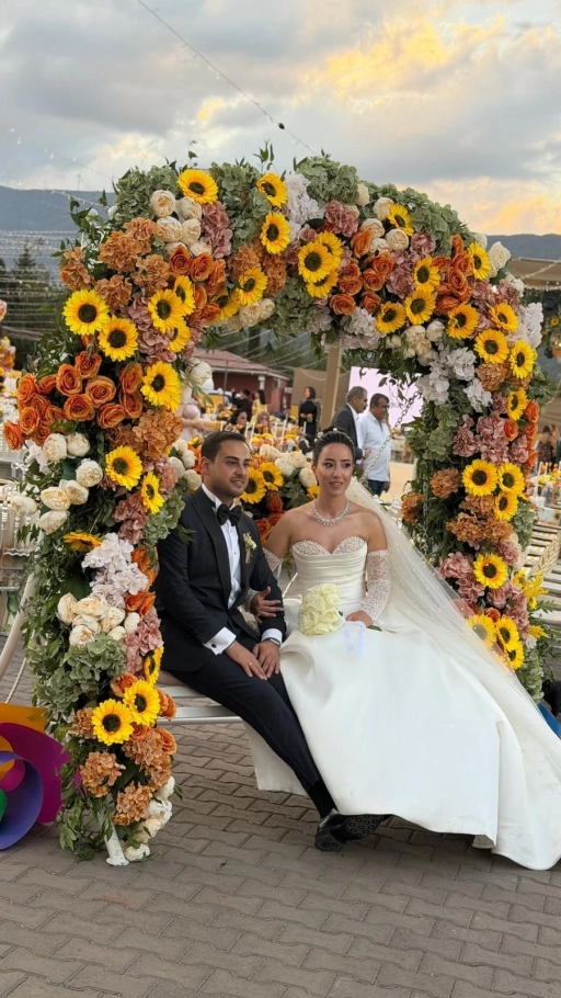 Türkmen ve Bartık Ailelerinin çifte düğününde Bölge protokolü bir araya geldi.