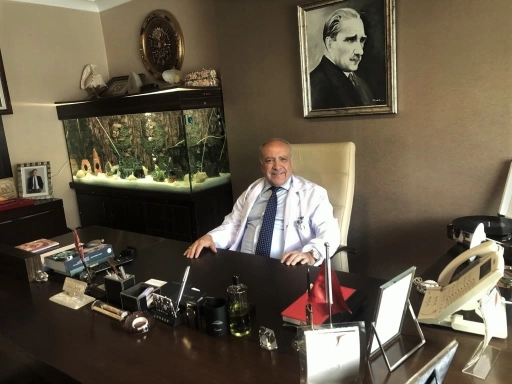 &Uuml;nl&uuml; Dermatolog &Ouml;zkan'dan Yeni Yıl Mesajı