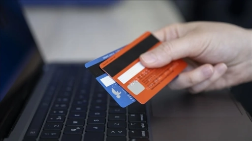 Yarın y&uuml;r&uuml;rl&uuml;ğe giriyor: ATM&rsquo;de kredi kartı olanlara yeni uyarı